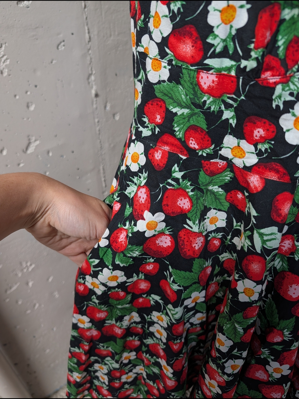 Hell Bunny Black Strawberry & Daisy Fit-and-Flare Midi Dress - Picture 5 of 6